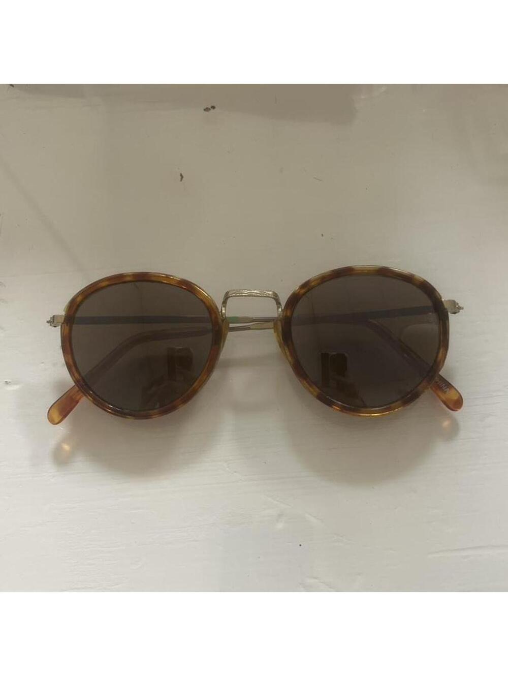 Vintage retro Sunnies. Sunglasses. In good shape!